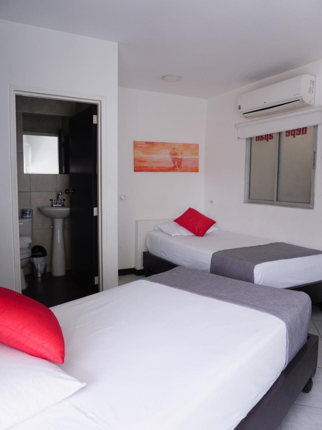 Depeapan Hotel Cali Luaran gambar
